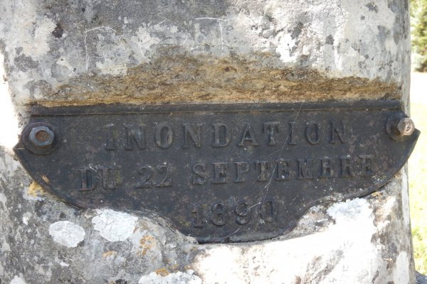 CROIX SUR LA D579